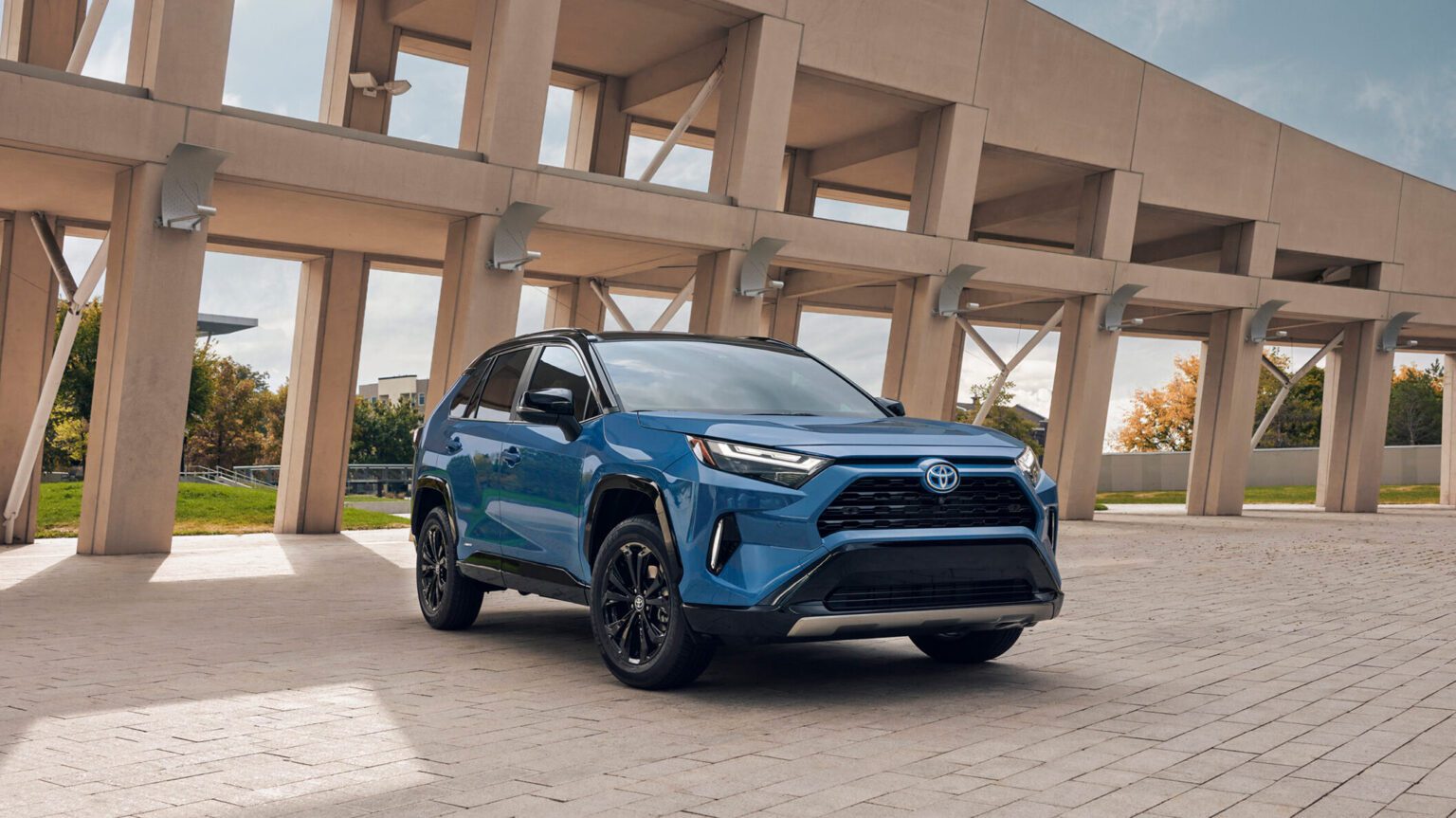2025 Toyota RAV4 Hybrid Review: Class-Leading MPG, Smart Tech & Rugged Value 2025 Toyota Hybrid