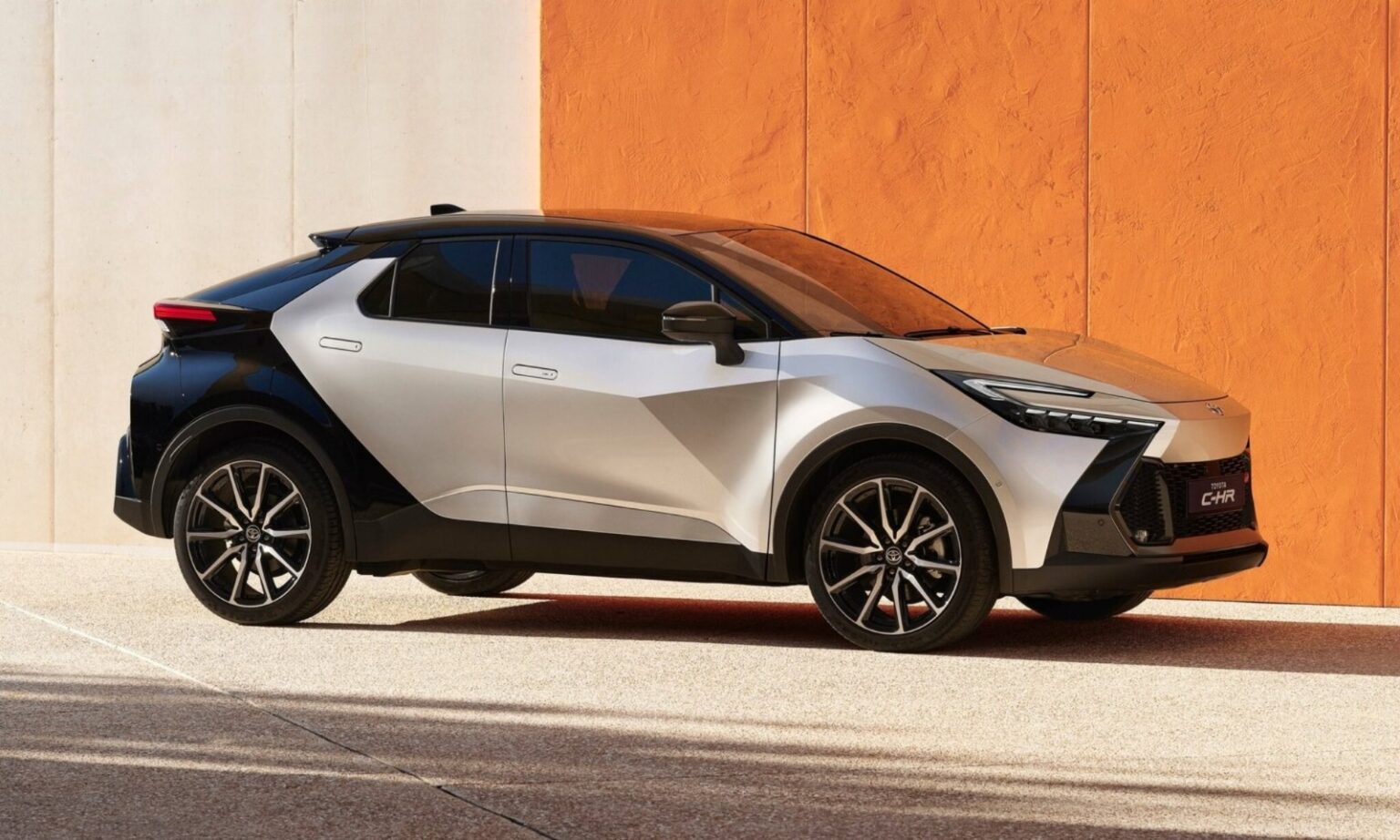 Toyota C-HR 2025 – Hybrid SUV With Bold Design, Smart Tech & Expected India Launch