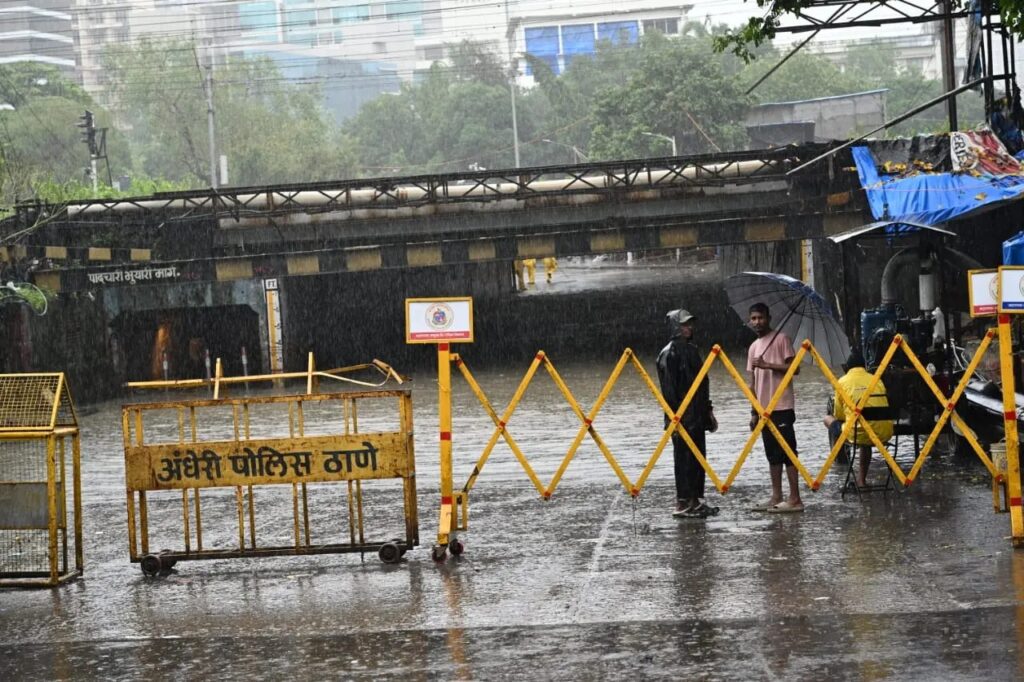 Mumbai Faces Heavy Rain: Andheri Subway Closed, IMD Predicts More Showers This Week Vehicles struggling in waterlogged Andheri Subway during heavy Mumbai rains