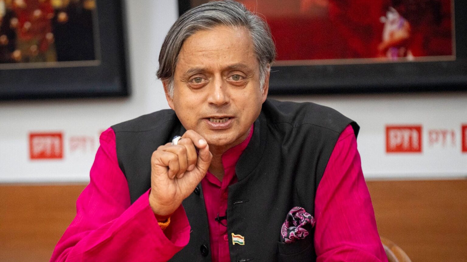 Shashi Tharoor Defends Rahul Gandhi’s “Dead Economy” Remark Rahul Gandhi’s “dead economy” remark sparks debate.