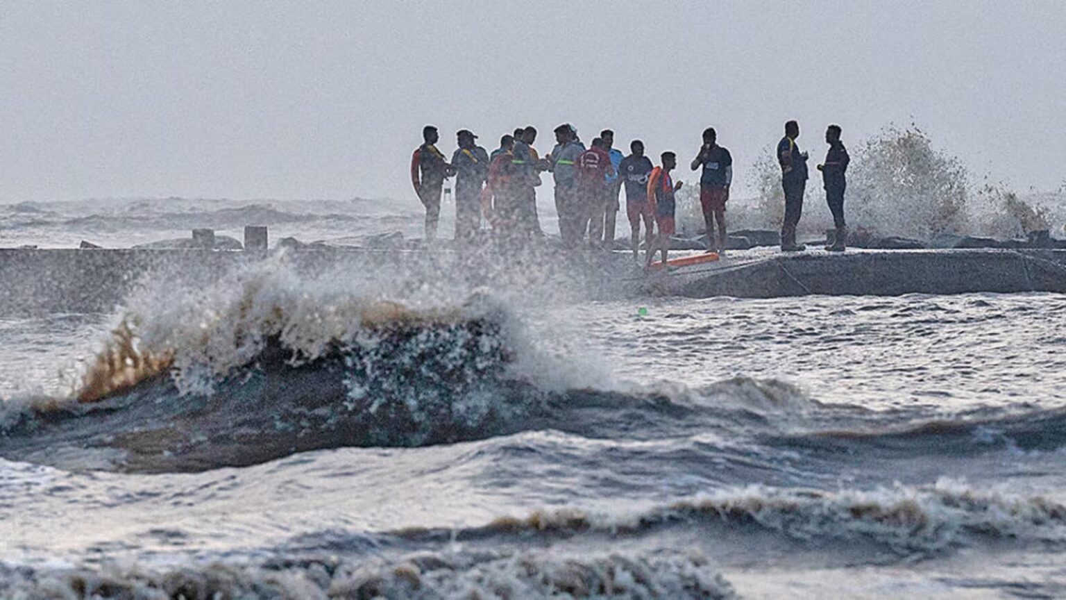 Young Man Drowns at Juhu Beach While Making Instagram Reel