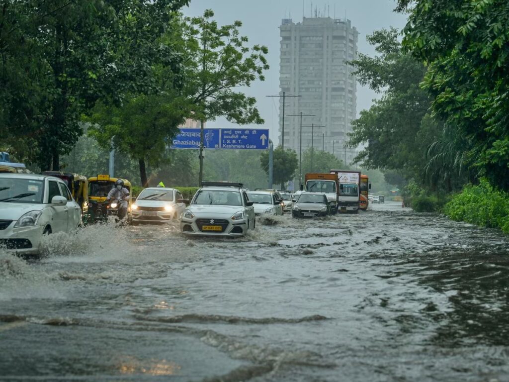 Delhi NCR Weather Update: Heavy Rain, Waterlogging & What to Expect This Independence Day